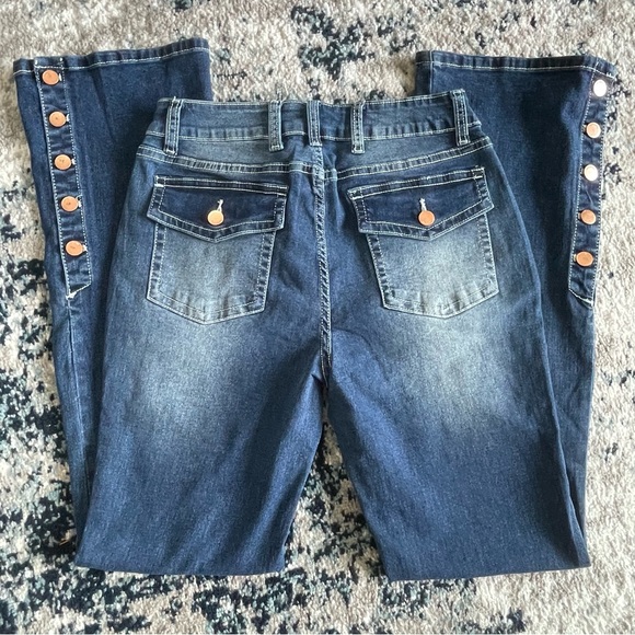 Flamingals Jeans - Picture 3 of 8